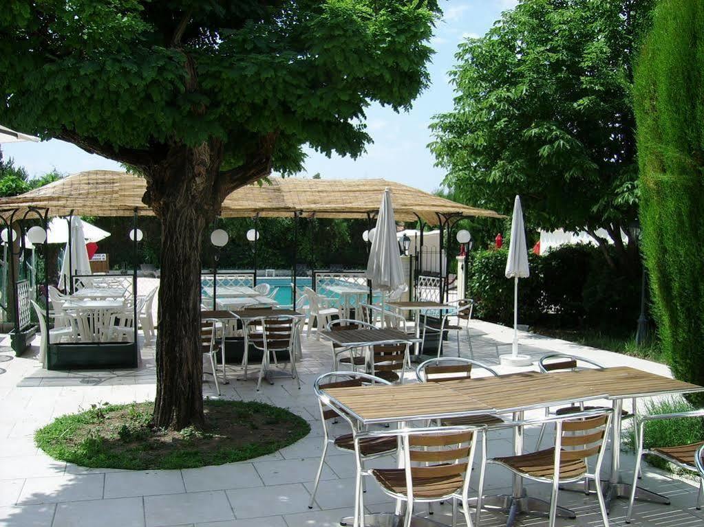 Le Relais Du Lac Hotel Montauroux Exterior photo
